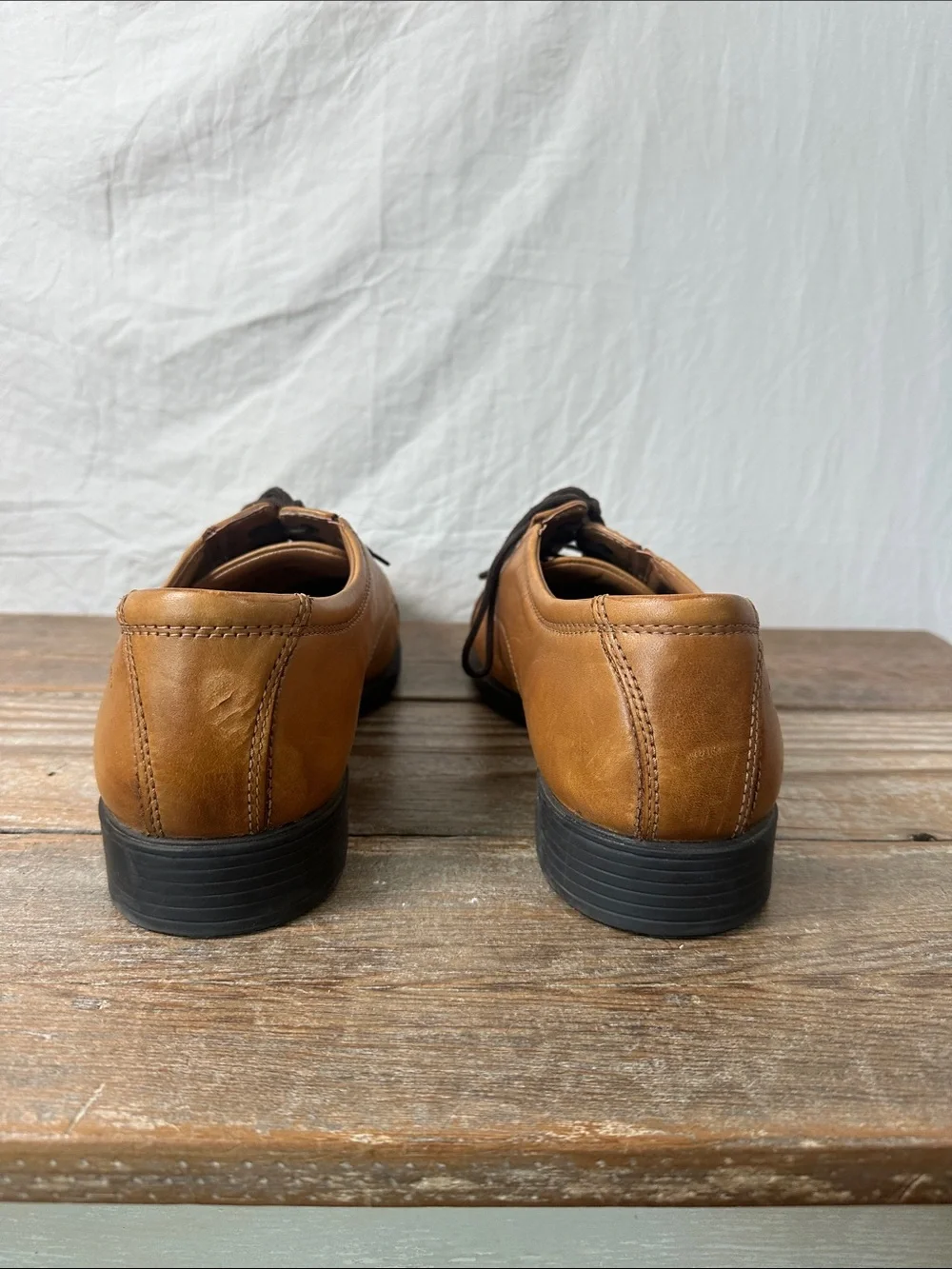 Mens Classic Lace-Up Dress Oxfords in Tan Leather